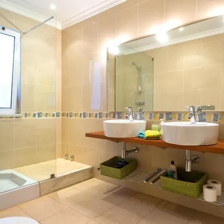 Willa Vale Do Garrao Sleeps 8 With Pool Air Con And Wifi Vale do Lobo